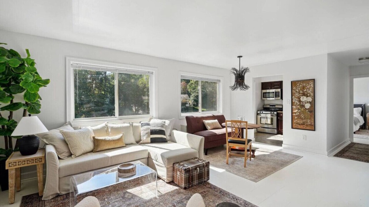 Aurora Highlands Apartment | Crystal City Charm/Free Parking