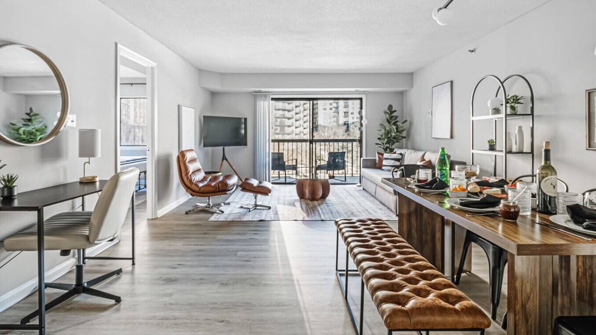 Aurora Highlands Apartment | Crystal City Sleeps 8 Near Metro