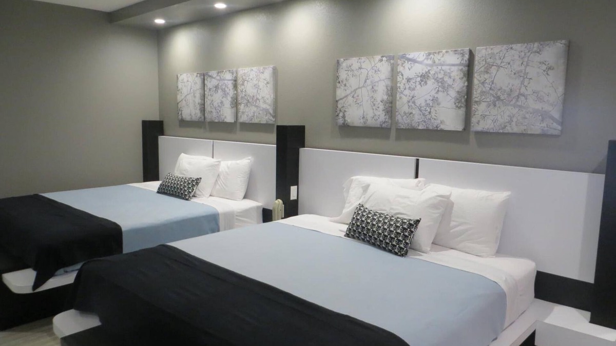 Clodine Hotel | Crystal Inn - Sugar Land