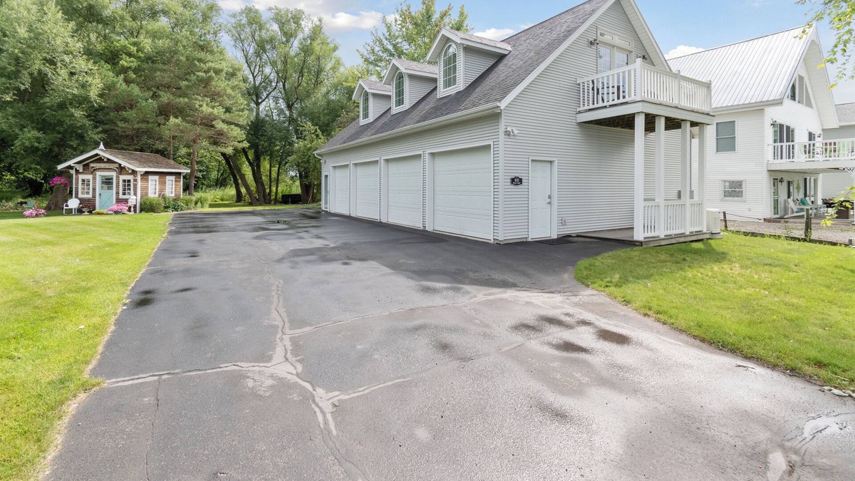 Crystal Apartment | Crystal Lake Cozy 2 Bedroom Apartment - Sleeps 4 - Montcalm County