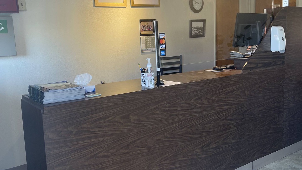 Red Bluff Hotel | CRYSTAL MOTEL