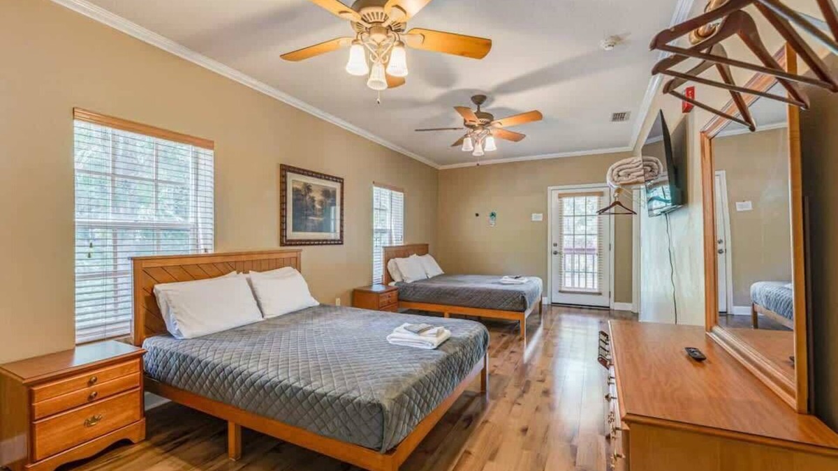 Chassahowitzka Bed & Breakfast | Crystal River Suite S