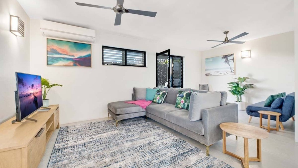 Sunshine Beach Apartment | Crystal Shores Unit 1, 200m to beach, dog friendly