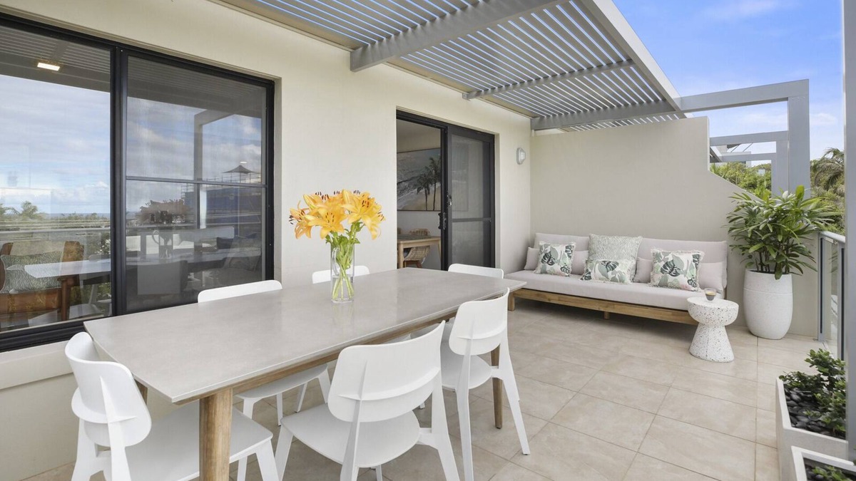 Sunshine Beach Apartment | Crystal Shores Unit 2, 200m to beach, dog friendly