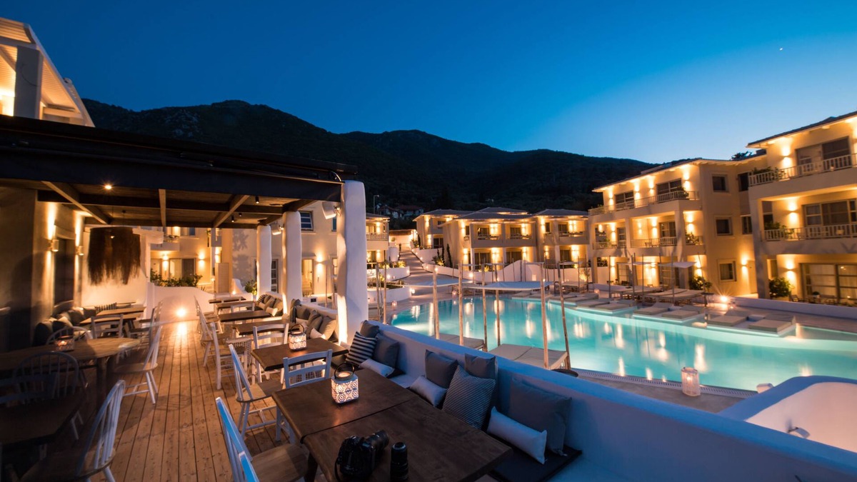Nikiana Hotel | Crystal Waters