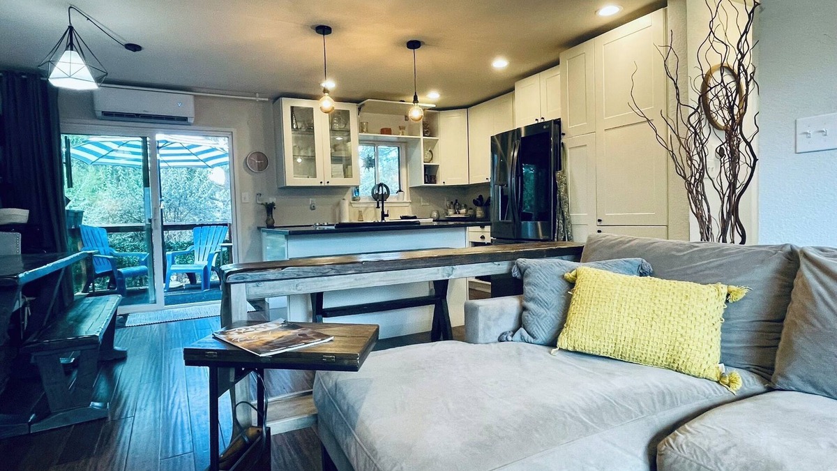 Arapahoe Ridge House | CU & Pearl Pet-Friendly Stay
