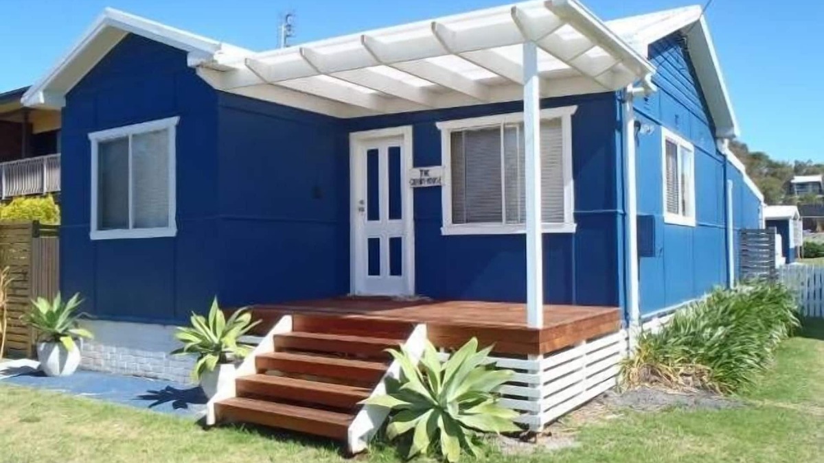 Culburra Beach Cottage | CUBBYHOUSE - Lake/Beach/Park opposite, Pet Friendly.nSleeps 7- 3 bdrm, 2 bathrmn