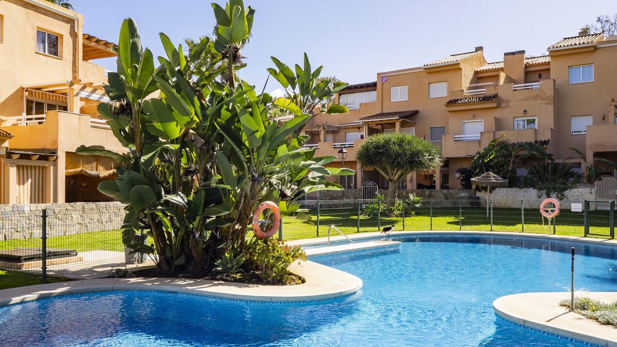 Carib Playa Apartment | Cubo's Cabopino Beach Marbella Apartment/First line of the beach/air conditioning/free wifi