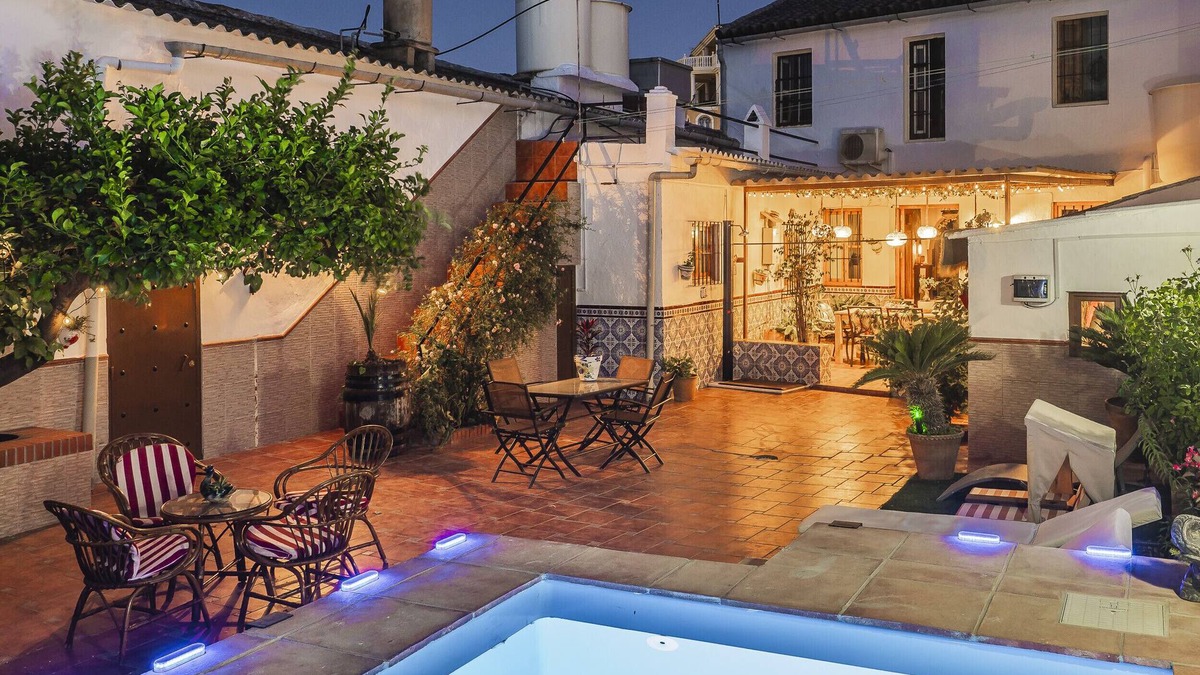 Casabermeja Ski Chalet | Cubo's Noches de Luna Casabermeja House/city center/community pool/free Wi-Fi