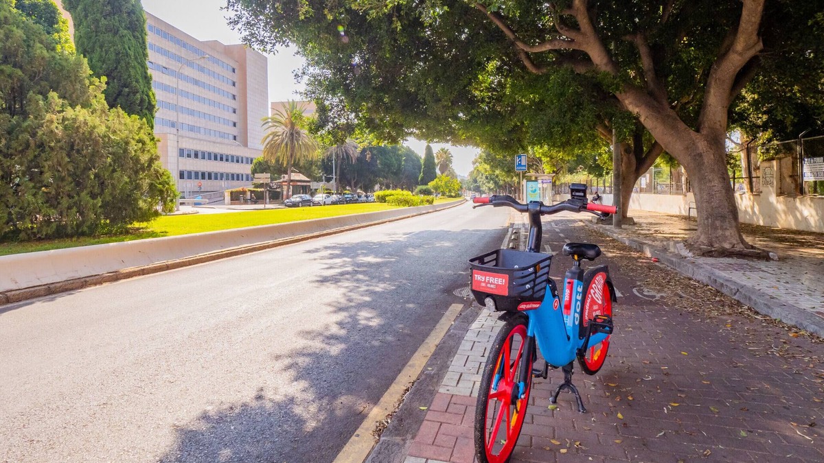 Bailen-Miraflores Apartment | Cubo's Tejares Malaga Apartment/city center/free wifi