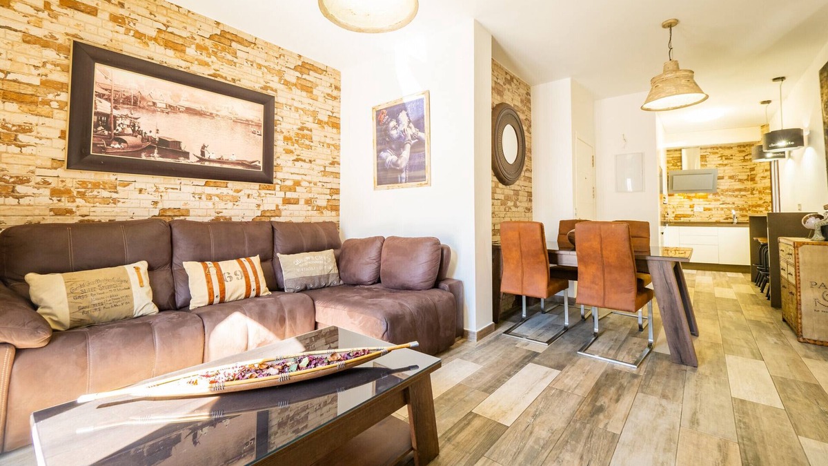 Alhaurin el Grande Apartment | Cubo's Urban Suite Bruno/free wifi/air conditioning