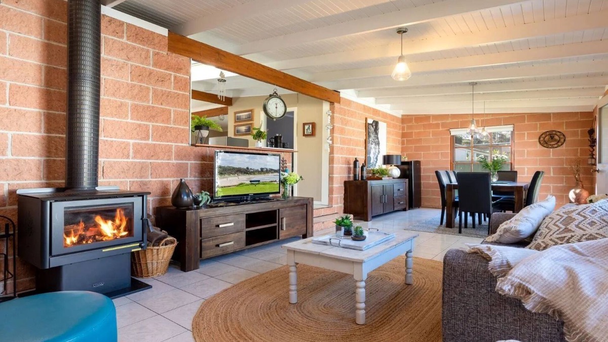 Currarong House | Cudgee – one street back from the beach