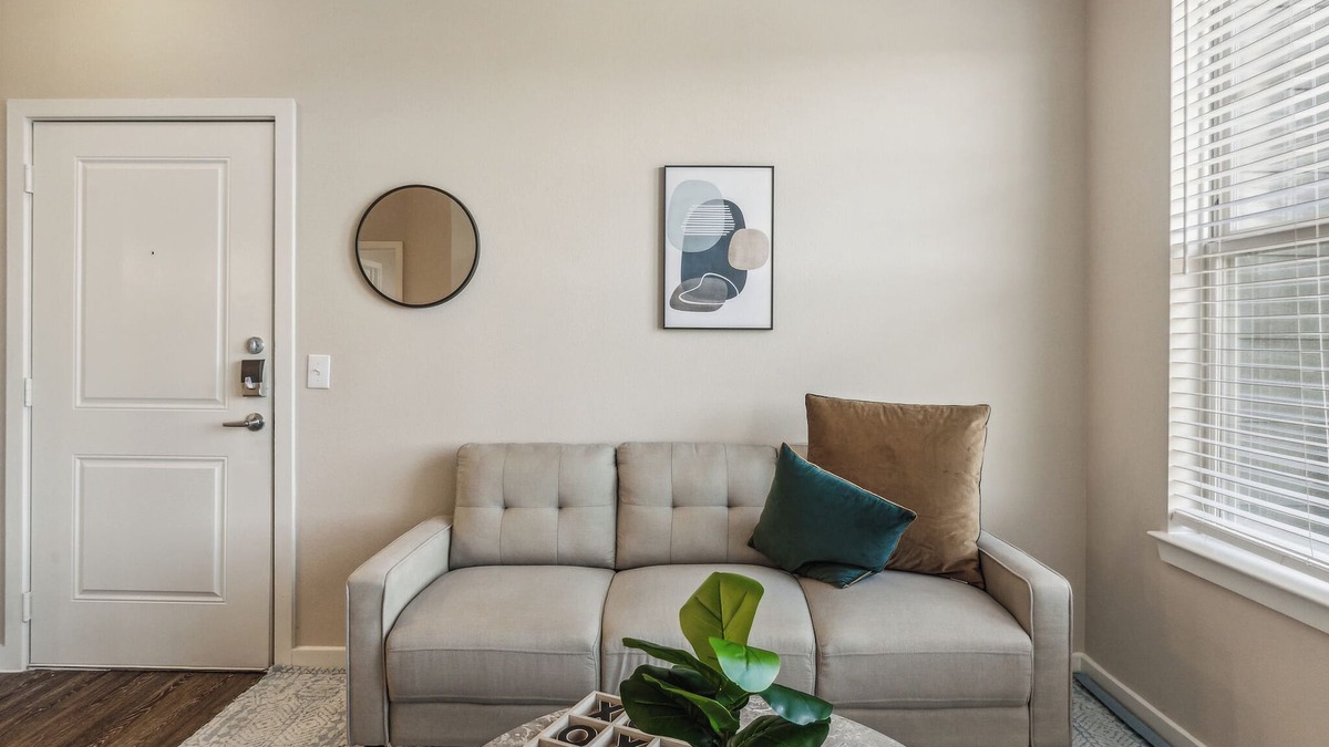 Southeast Houston Apartment | Cullen 7309 I Corporate 1Bd Apartment I Parking
