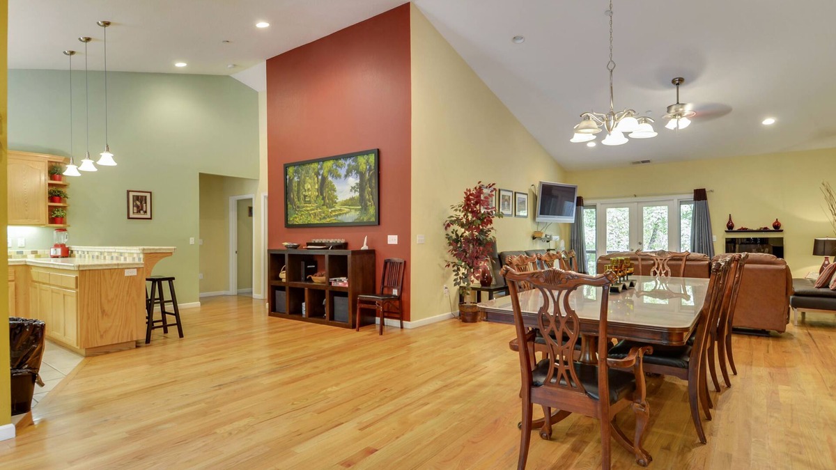Guerneville House | Culture Blend ~ Great Group Getaway, Hot Tub, River Access, Game Room, BBQ!