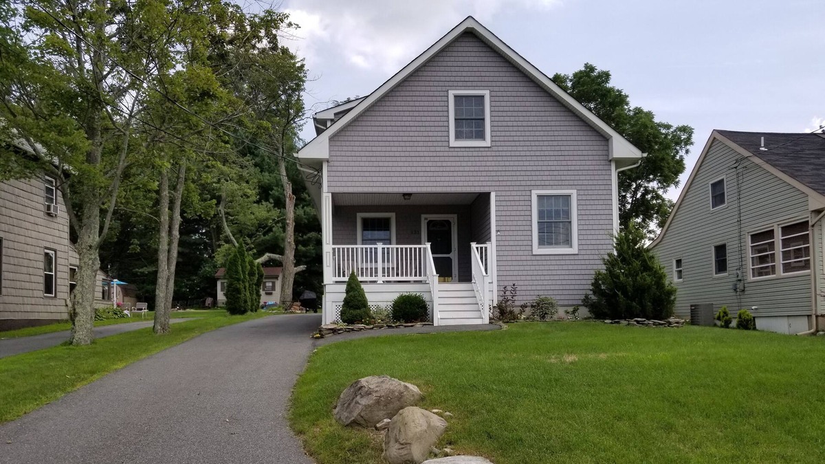 Frankford Cottage | Culver Lake Beach House is steps away from beautiful Beach