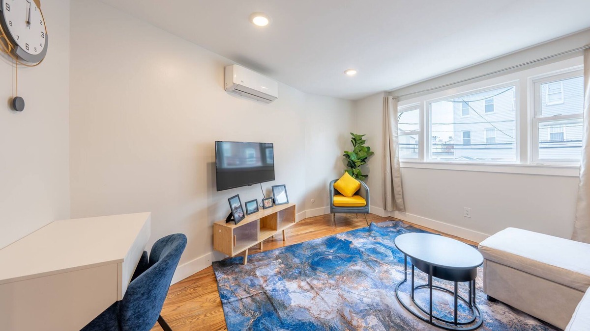 North Ironbound Apartment | Curated Comfort 1 BR Apt. 8 Min to Penn Station!