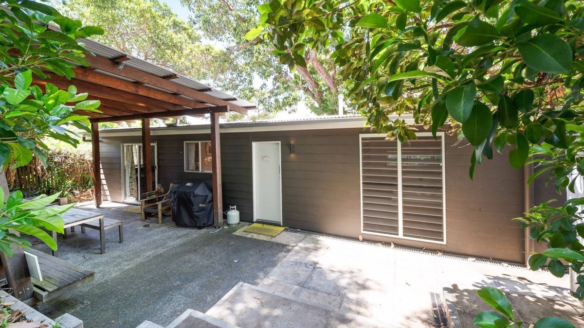 Point Lookout House | Curlew Shack | old school beach house with a contemporary makeover