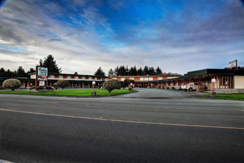 Crescent City Hotel | Curly Redwood Lodge