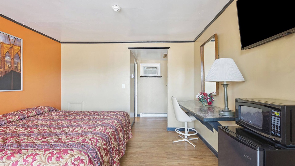 Shields Hotel | Curry’s Motel by OYO Saginaw MI