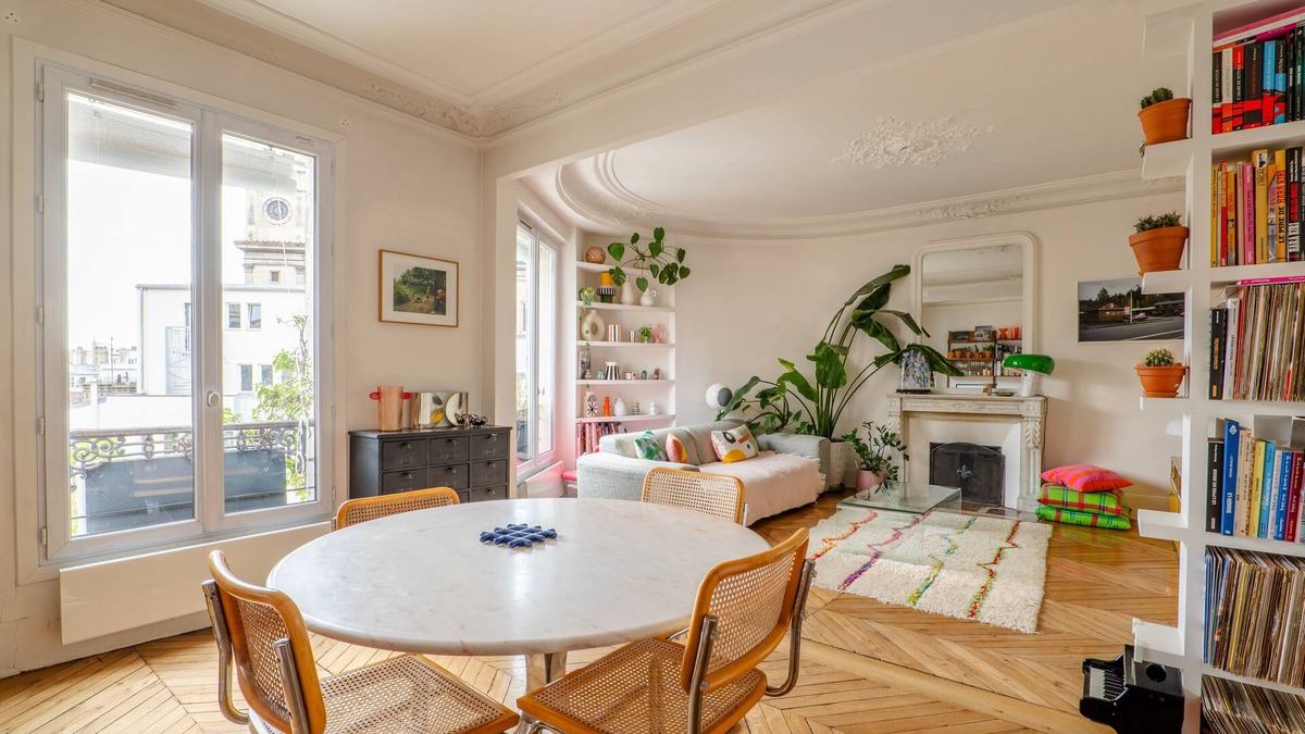 Saint-Vincent-de-Paul Apartment | Curves & Colours, by Veeve