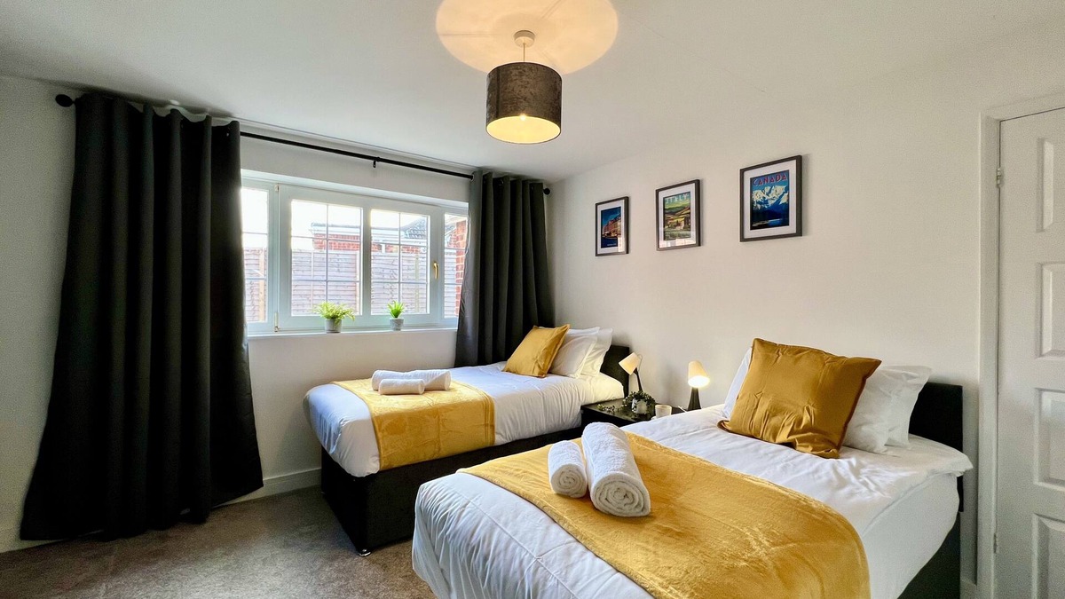 Cleethorpes House | Curzon House Two MyShortLets