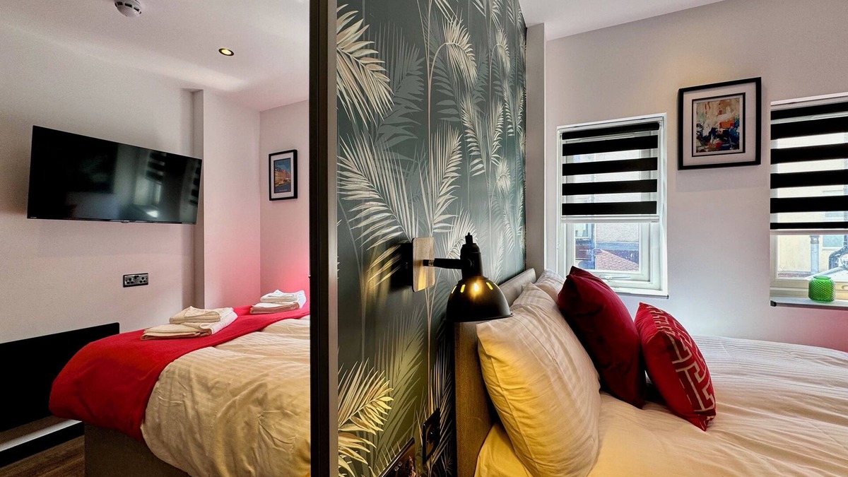 Llandudno Villa | Curzon Villa - perfect for large groups or family getaways