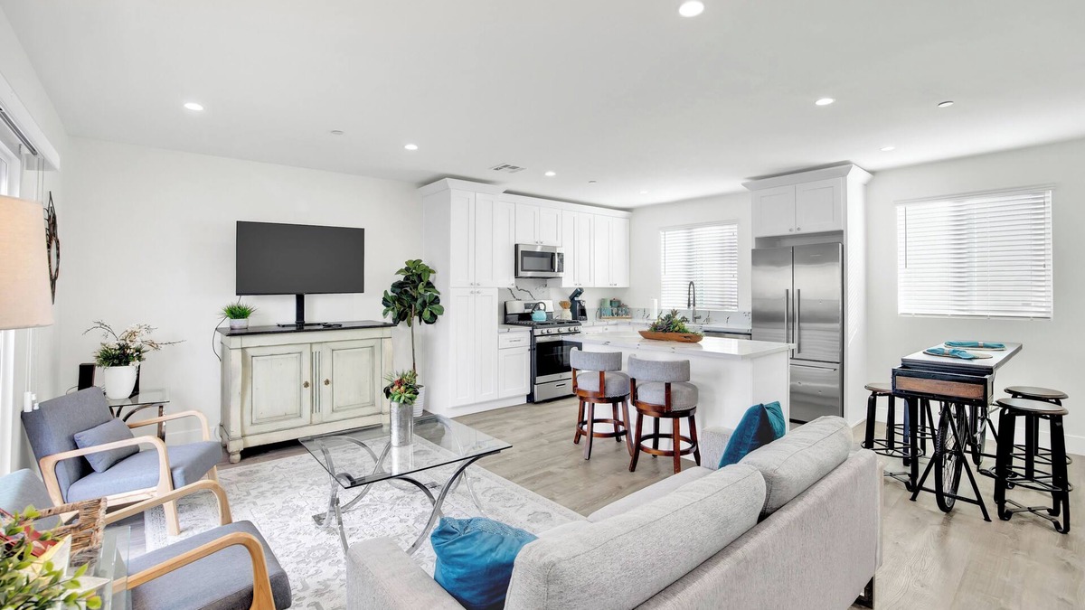Hawthorne Apartment | Cushy New Condo Oasis -Near Beaches & Sofi Stadium