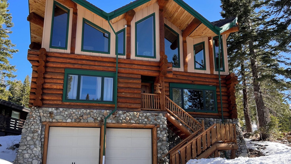 Mammoth Lakes Cabin | Custom 3-Bedroom Log Cabin w/Large Loft in Mammoth Lakes