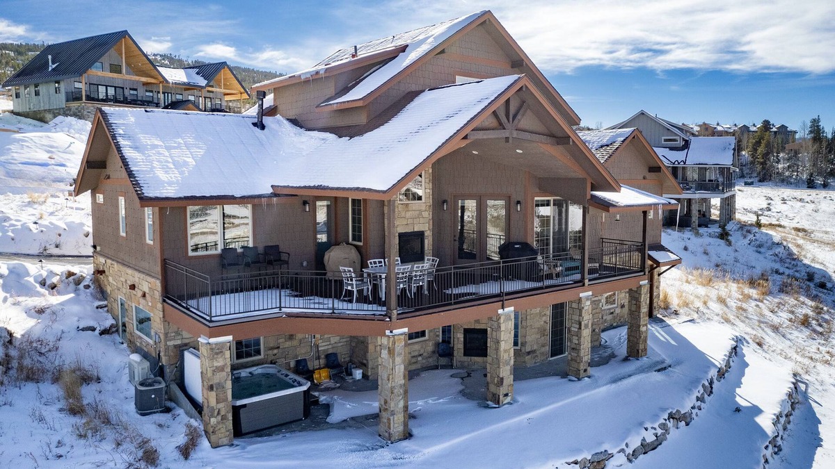 Granby House | Custom 6 BDR, Skiing, Golf, 4 Family rooms, A/C, Dogs OK, Hot tub!