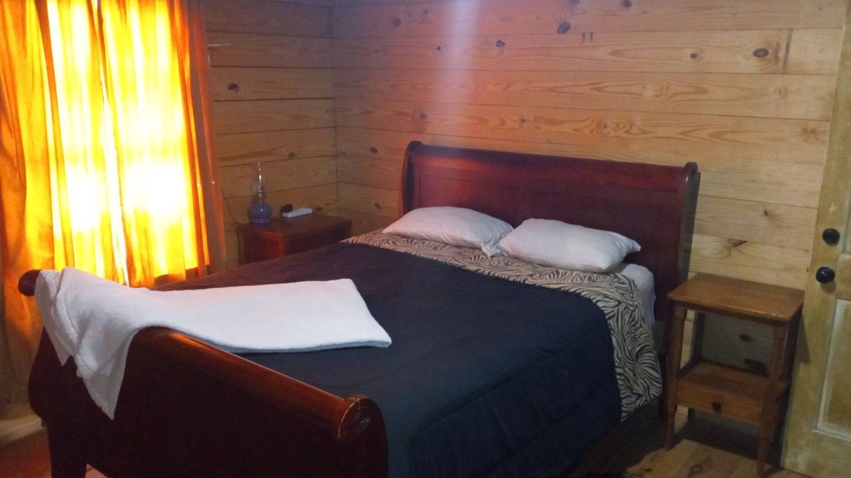 Guntersville House | Custom Built Cabin/Man Cave !