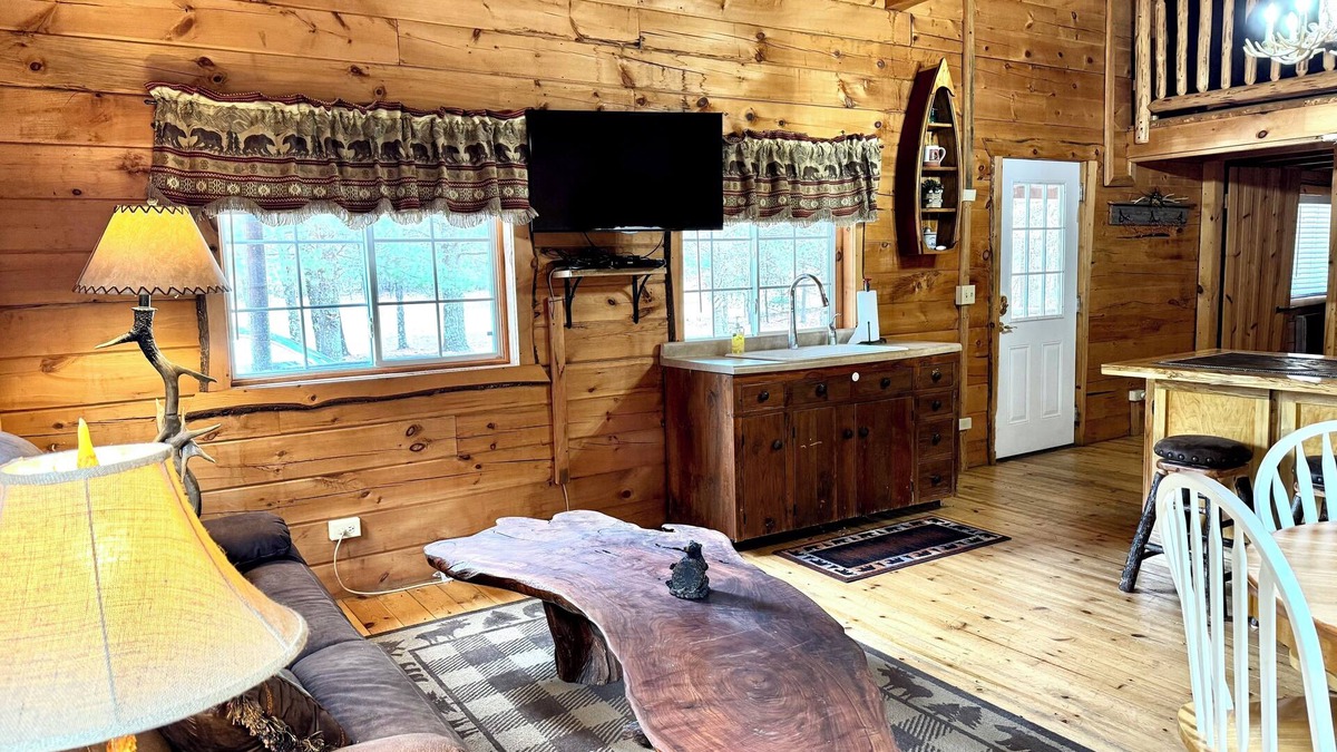Merrillan House | Custom Built Log Cabin/Fully Stocked/1.5 Garage/Sleeps 7/UTV Route