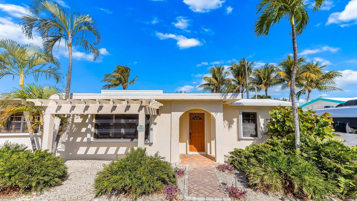 Little Venice House | Custom canal-front home with private pool, palapa hut, & outdoor kitchen