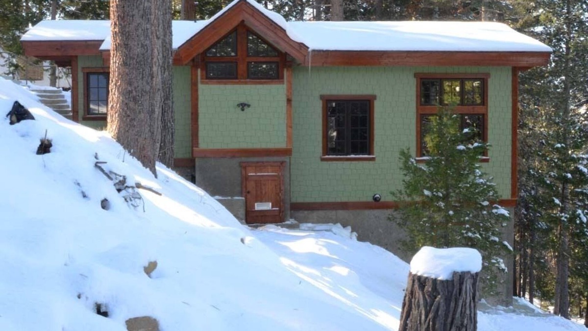 Yosemite West Cottage | Custom Cottage, Fireplace, Views, A/C, Private Deck, Central to Yosemite Park