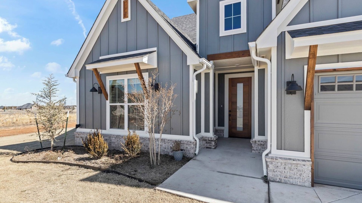 Guthrie House | Custom Farmhouse stay in Guthrie