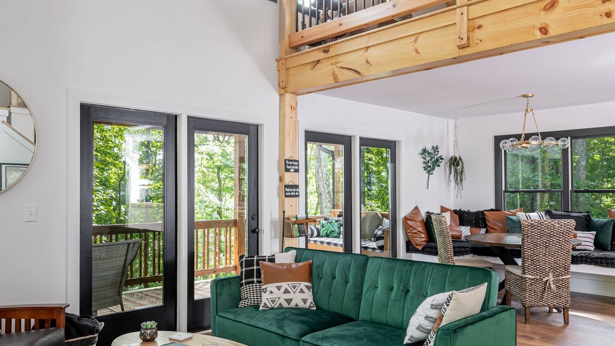Hendersonville Apartment | Custom Modern Cabin next to Winery