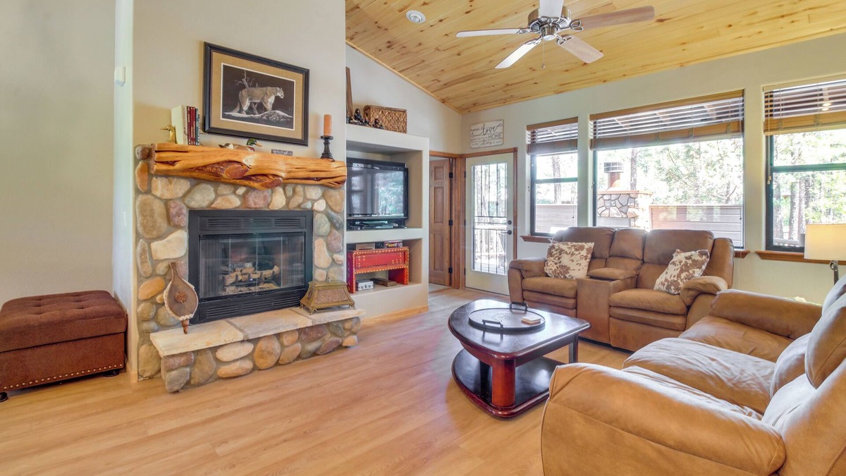 Torreon Cabin | Custom Show Low Cabin w/Deck at Torreon Resort