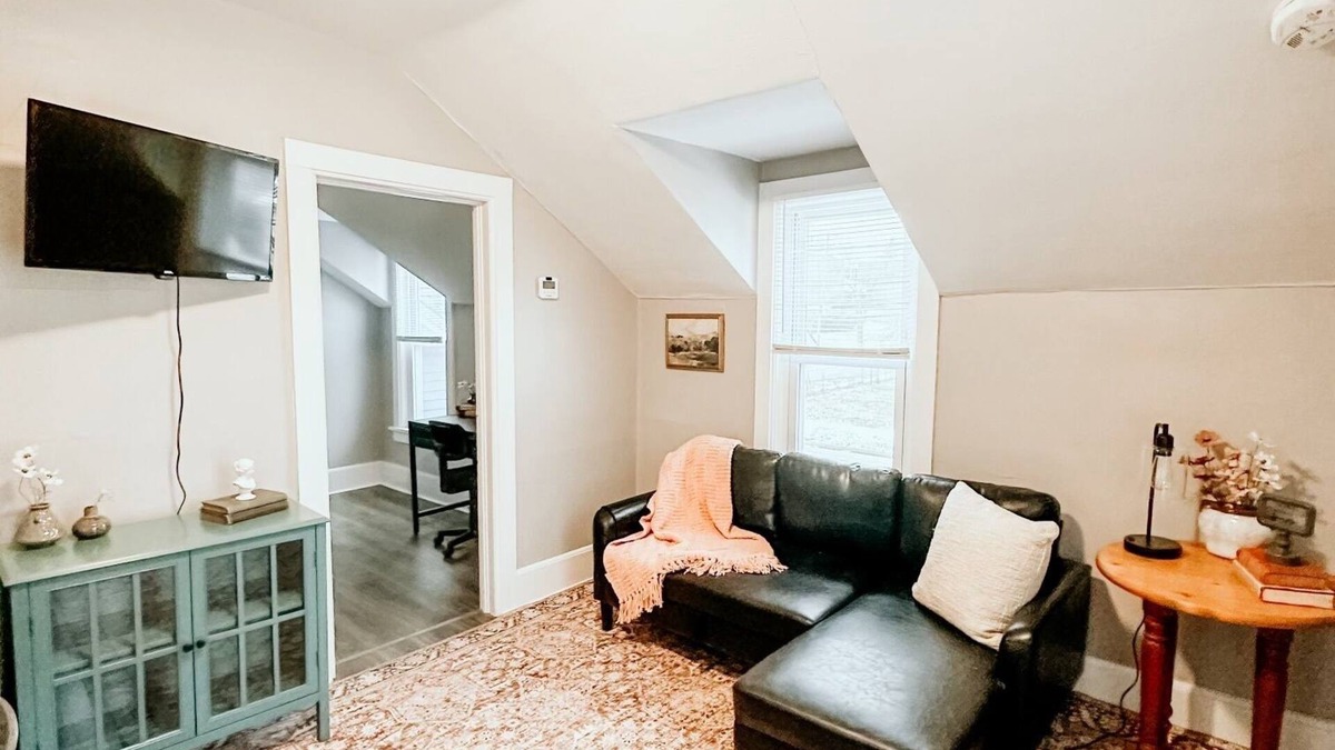 Manistee Apartment | Cute 1 Bedroom Apartment Close to beaches, and downtown Manistee!
