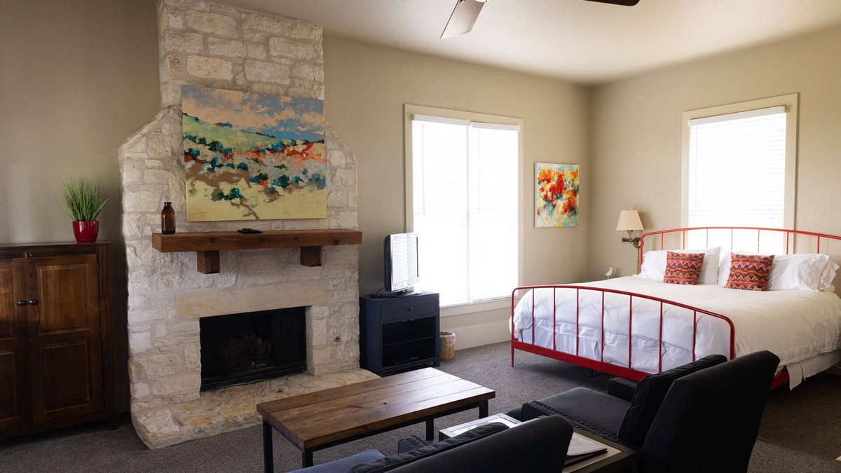 Kyle Hotel | Cute 1 bedroom cottage offering stunning views of the Texas Hill Country.