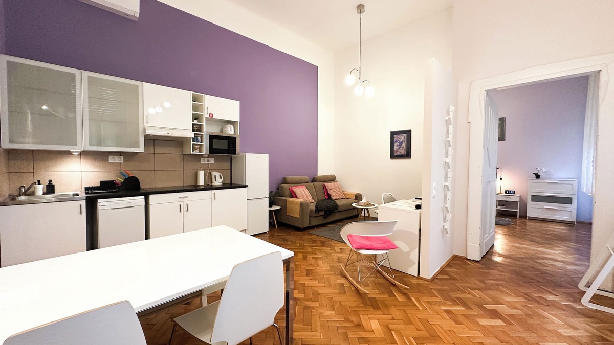 Terezvaros Apartment | Cute 1BR Central Apartment with A/C - Purple House