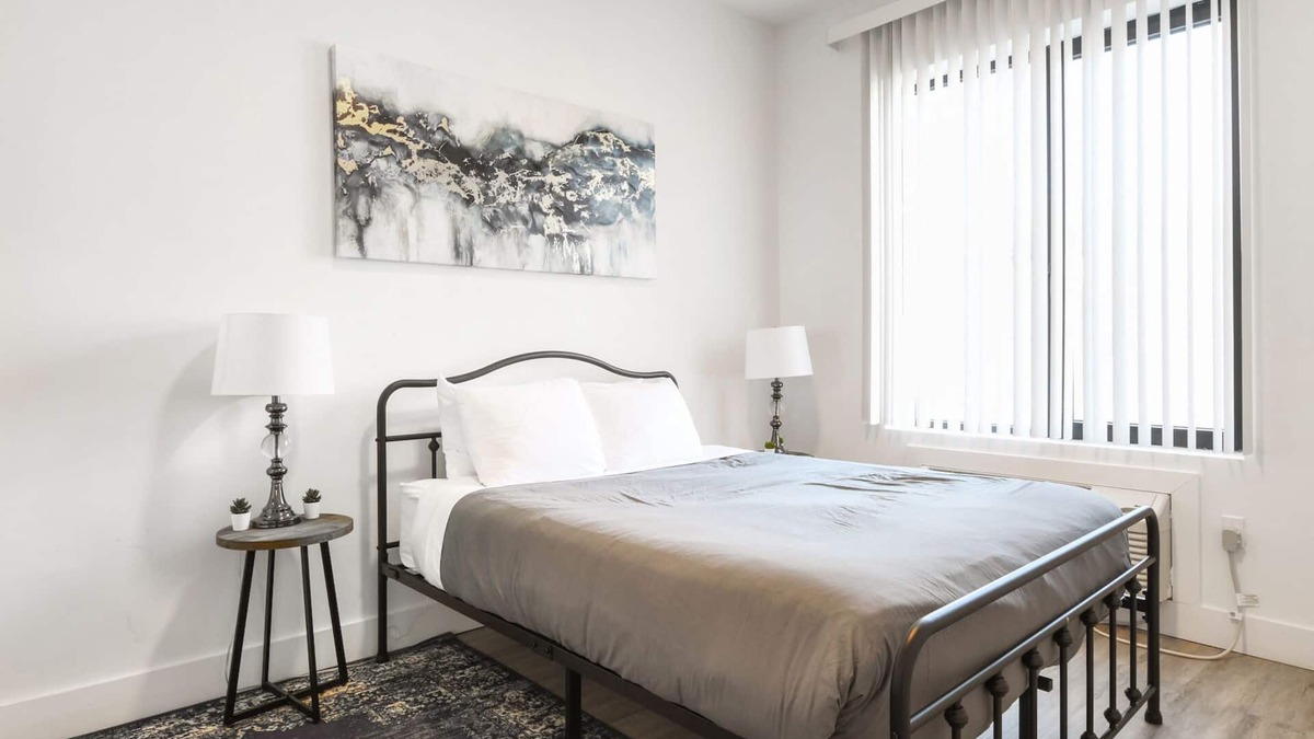 Elizabeth Apartment | Cute 1BR next to EWR 3515