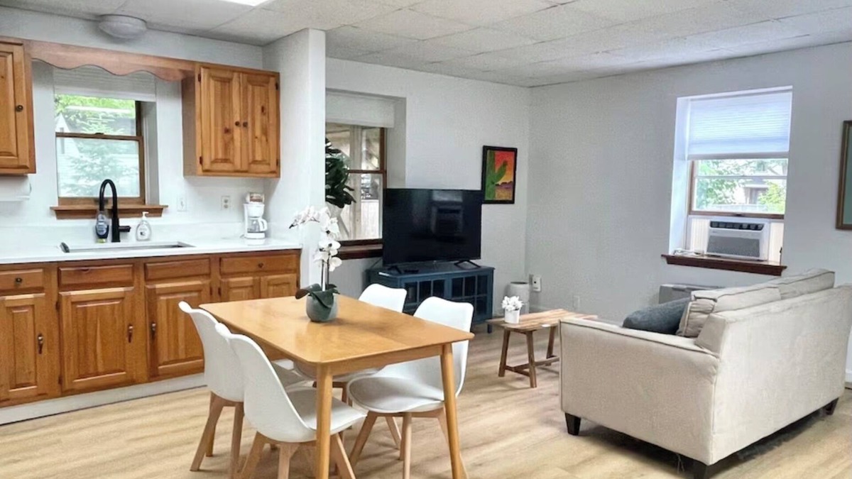 Brunswick Apartment | Cute 1st Floor 1BR Downtown Brunswick @ Bowdoin