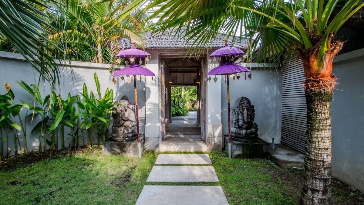 Dyanapura Villa | CUTE 3BR Villa, W/Feature Gardens & Pool - By The Beach, Seminyak!
