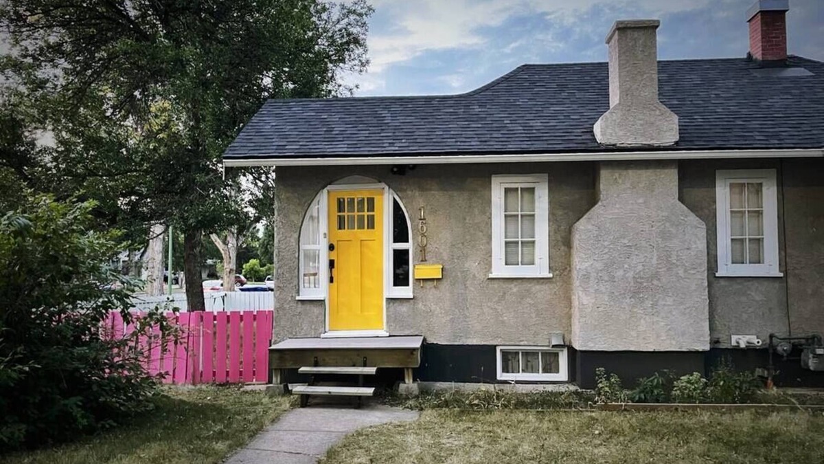South Lethbridge House | Cute and Cozy Centrally-Located 3 Bedroom Home