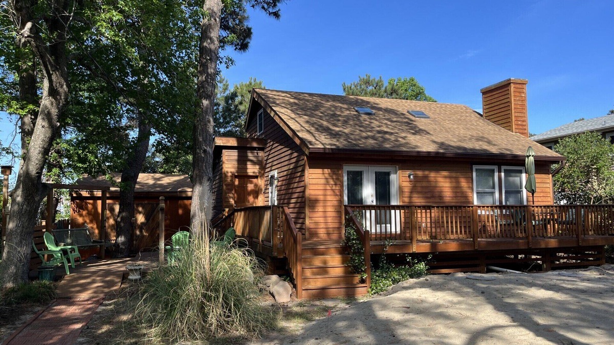 Nags Head Cottage | Cute and Cozy-Central Nags Head🐶 Dog Friendly🌊Walk to Beach and Sound⛱