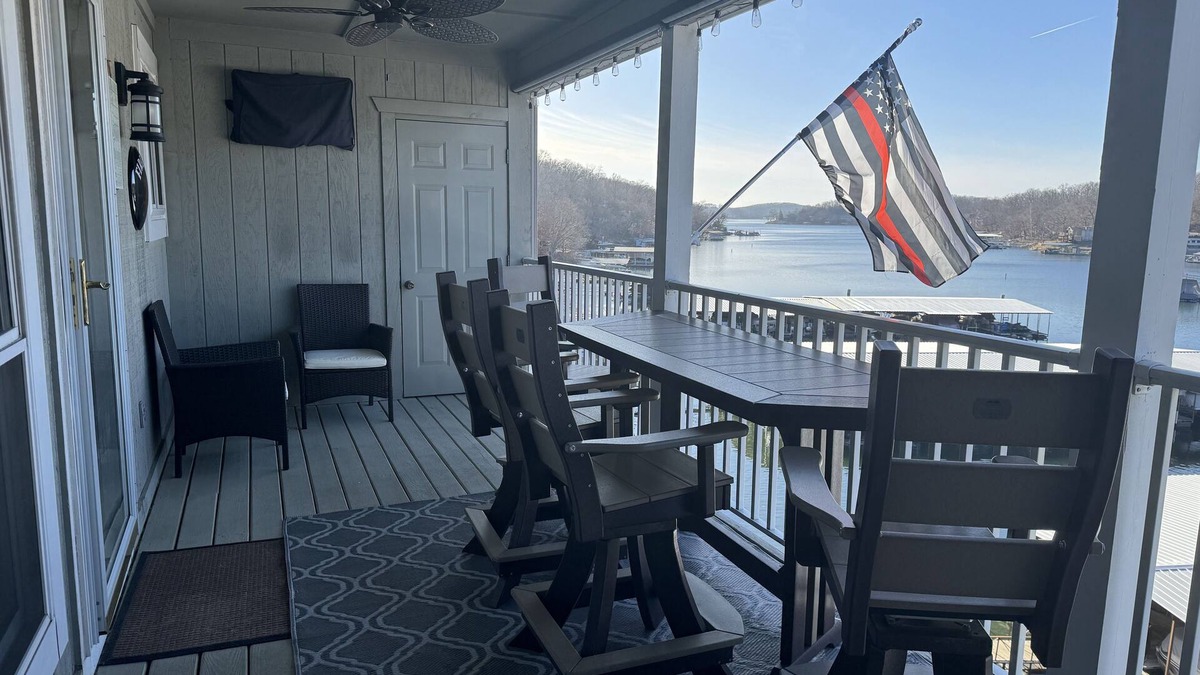 Lake Ozark Condo | Cute and cozy lakeside paradise condo located on the 3MM