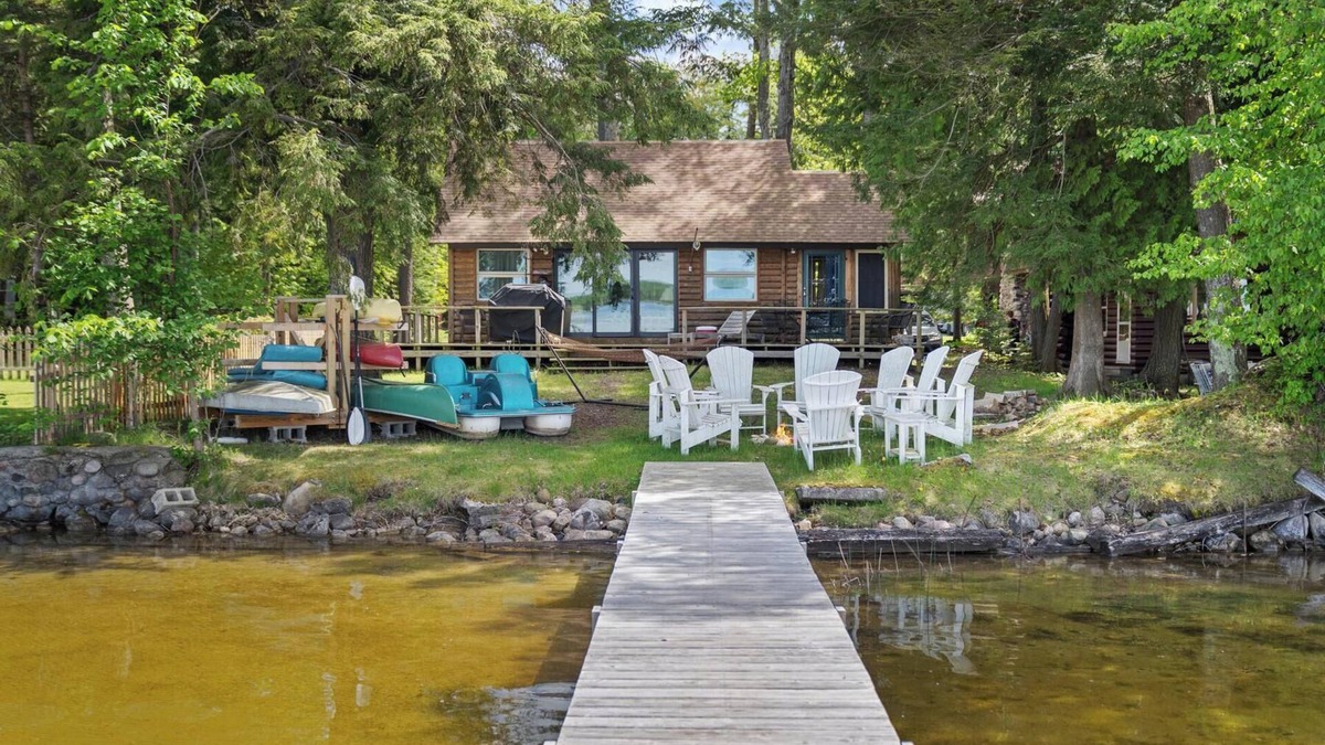 Petoskey Cabin | Cute and Cozy on Pickerel Lake Waterfront - Quick Drive to Petoskey!