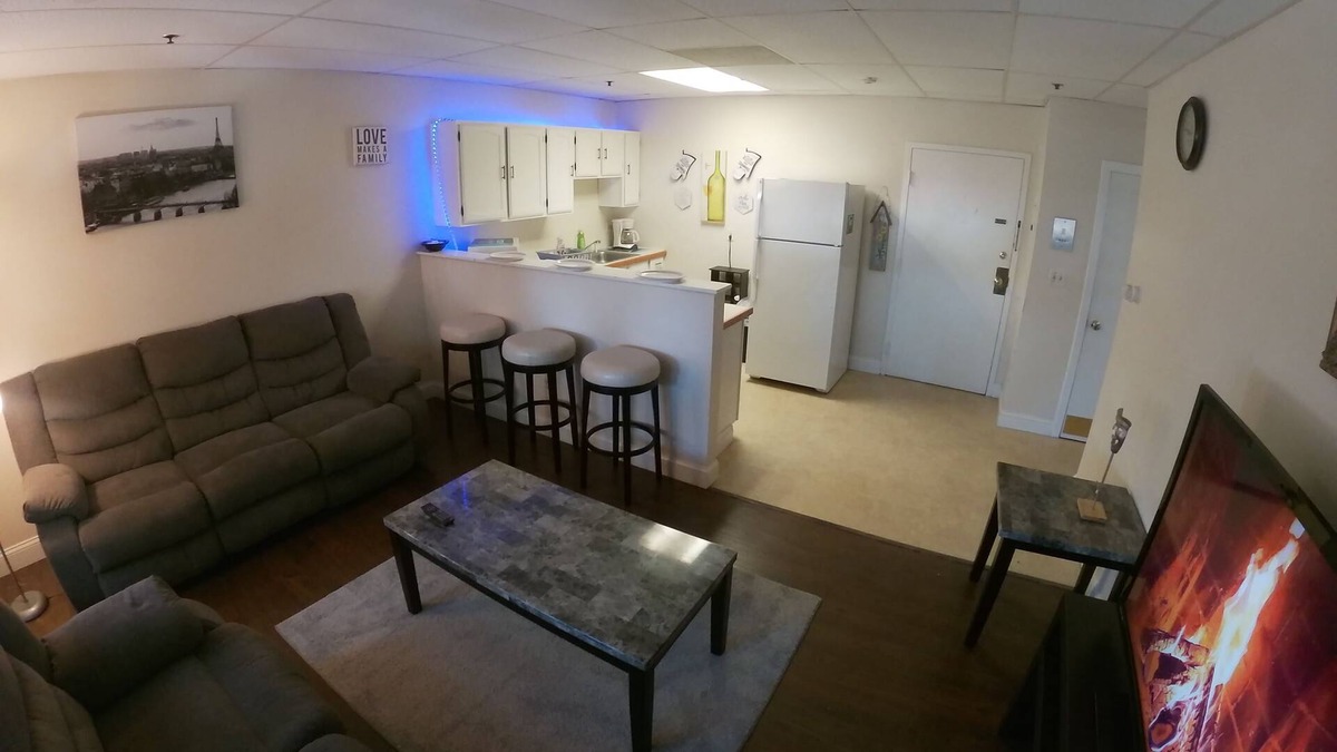 Beverly Apartment | Cute apartment in the heart of downtown Beverly