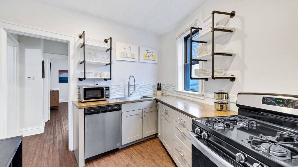 St. Louis Apartment | Cute Apt! Great for Long Stays!