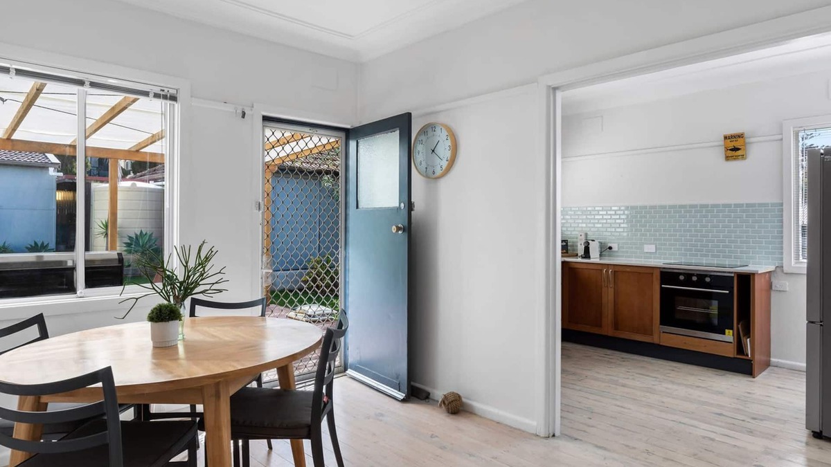 Wamberal Apartment | Cute Beach Escape 50m to Wamberal Beach