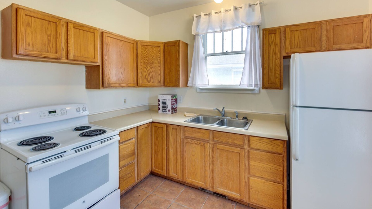 Bridgeport House | Cute Bridgeport Home Near Courthouse & Jail Rock!